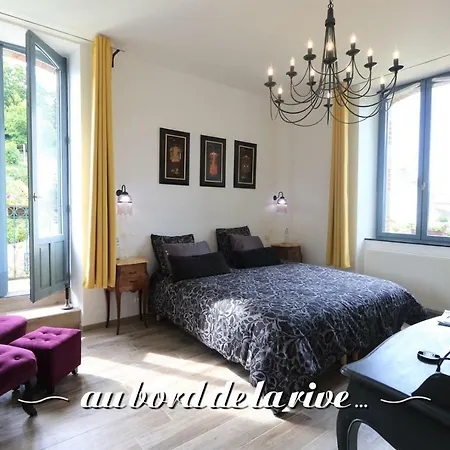 Au Bord De La Rive *