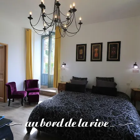 Au Bord De La Rive