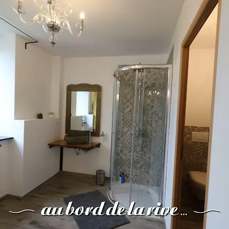 Au Bord De La Rive B&B